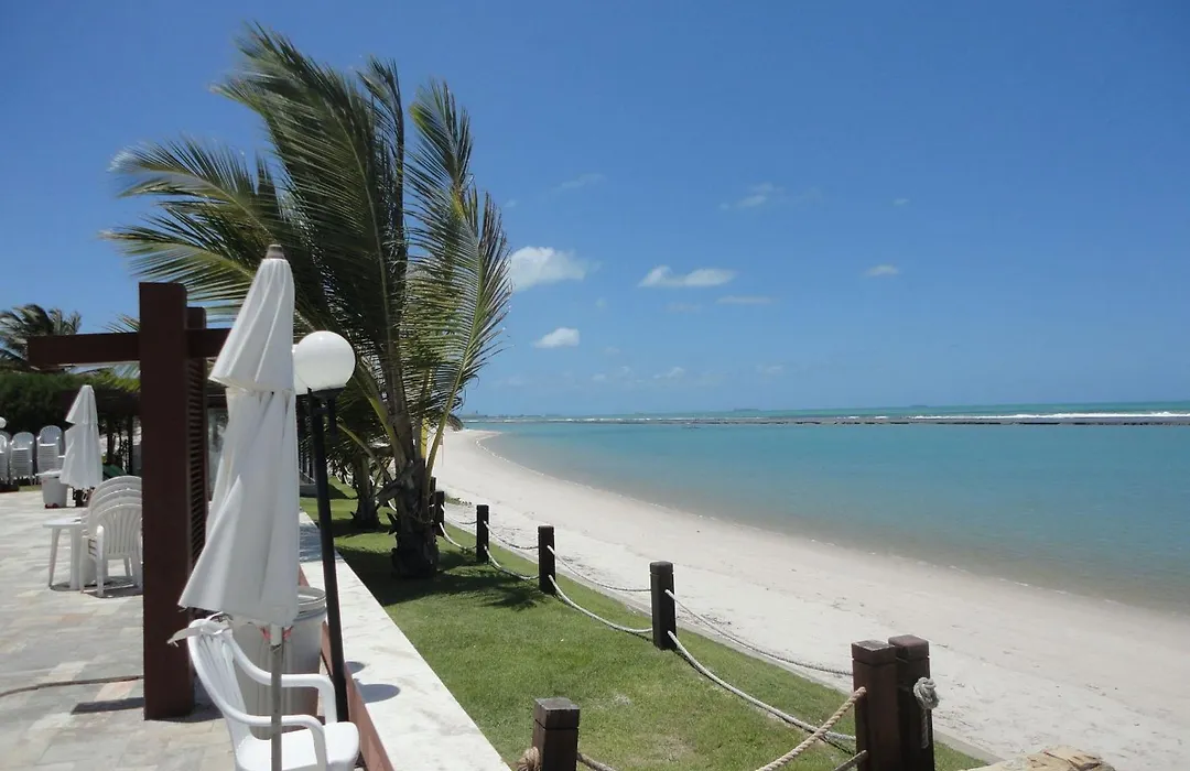 Flat equipado e com varanda no melhor trecho da praia de Muro Alto, beira-mar, piscina, restaurante, wi-fi, a 10 minutos de carro de Porto de Galinhas-1